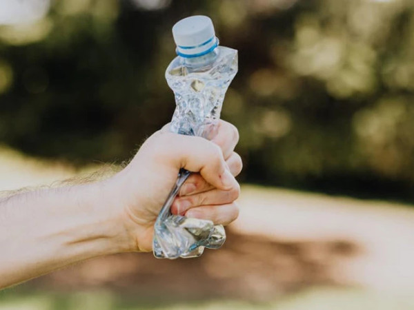 პლასტმასის მინი-ბოთლი